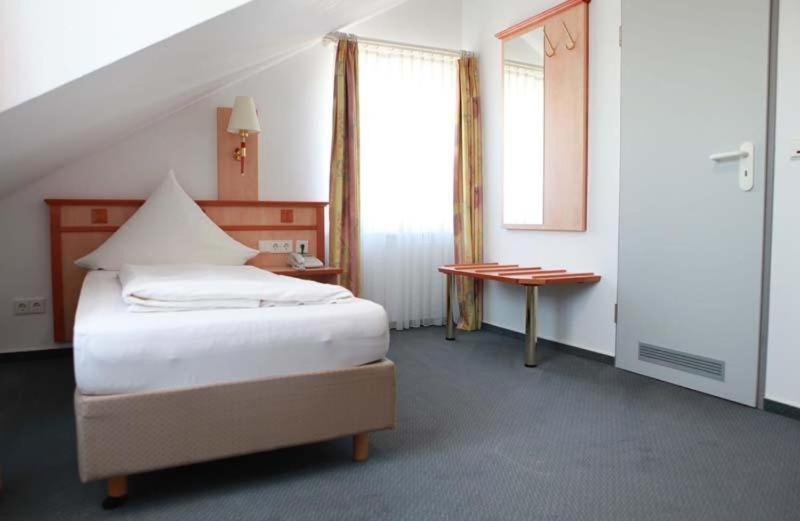 Hotel Wetterau - Self-Check-In Wolfersheim Exterior photo