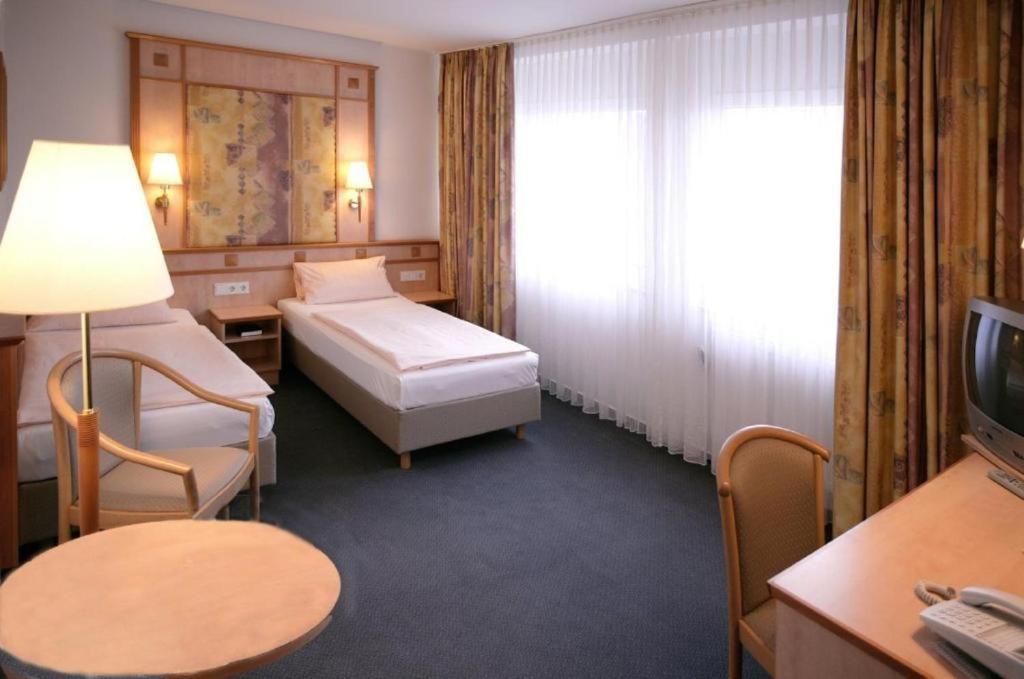 Hotel Wetterau - Self-Check-In Wolfersheim Exterior photo