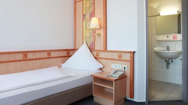 Hotel Wetterau - Self-Check-In Wolfersheim Exterior photo